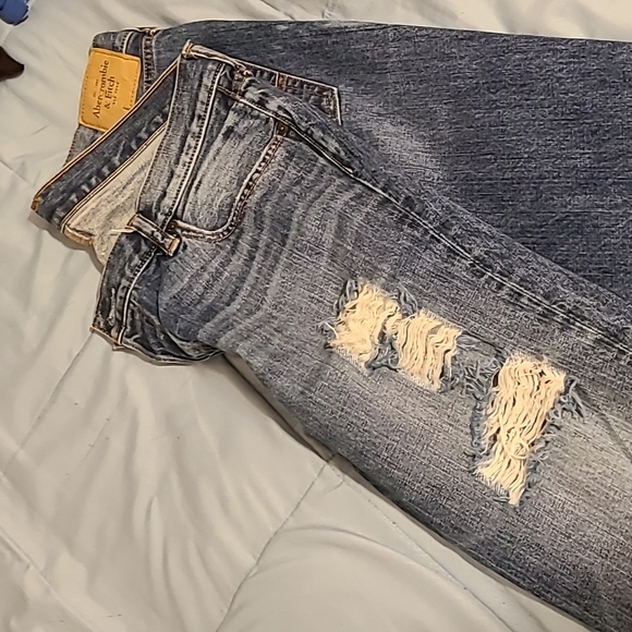 Abercrombie and Fitch - Picture 6 of 6